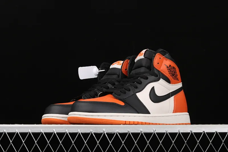 All categories Air Jordan Jordan series basketball shoes Air Jordan 1 High Air Jordan 1 Retro High OG AJ1 Joe 1 black orange white smashed backboard 555088-005